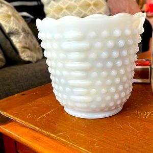 Beautiful milk glass planter/decoration!